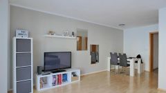 bezugsfertig renovierte 2-Zimmer-Wohnung in der Innenstadt, preiswerte Einbauküche und Möbel
