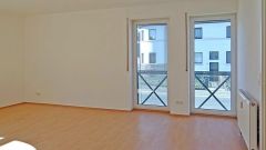 2-Raum-Wohnung im Hochparterre mit einem runden Wohnzimmerfenster, Laminatböden, Aufzug, Service inkl.