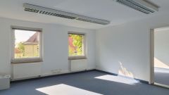 kleine bezugsfertig renovierte 3-Zi-Büroeinheit mit Einbauküche, Dusche, in ruhiger Randlage