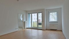 kleine 1-Raum-Wohnung mit Dusche und Balkon im Hochparterre, Hausmeisterdienste inklusive