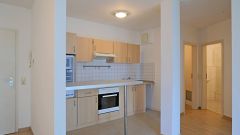 kleine 2-Zimmer-Wohnung mit Laminatböden zum ruhigen Innenhof, EBK und Hausmeisterdienste inkl.